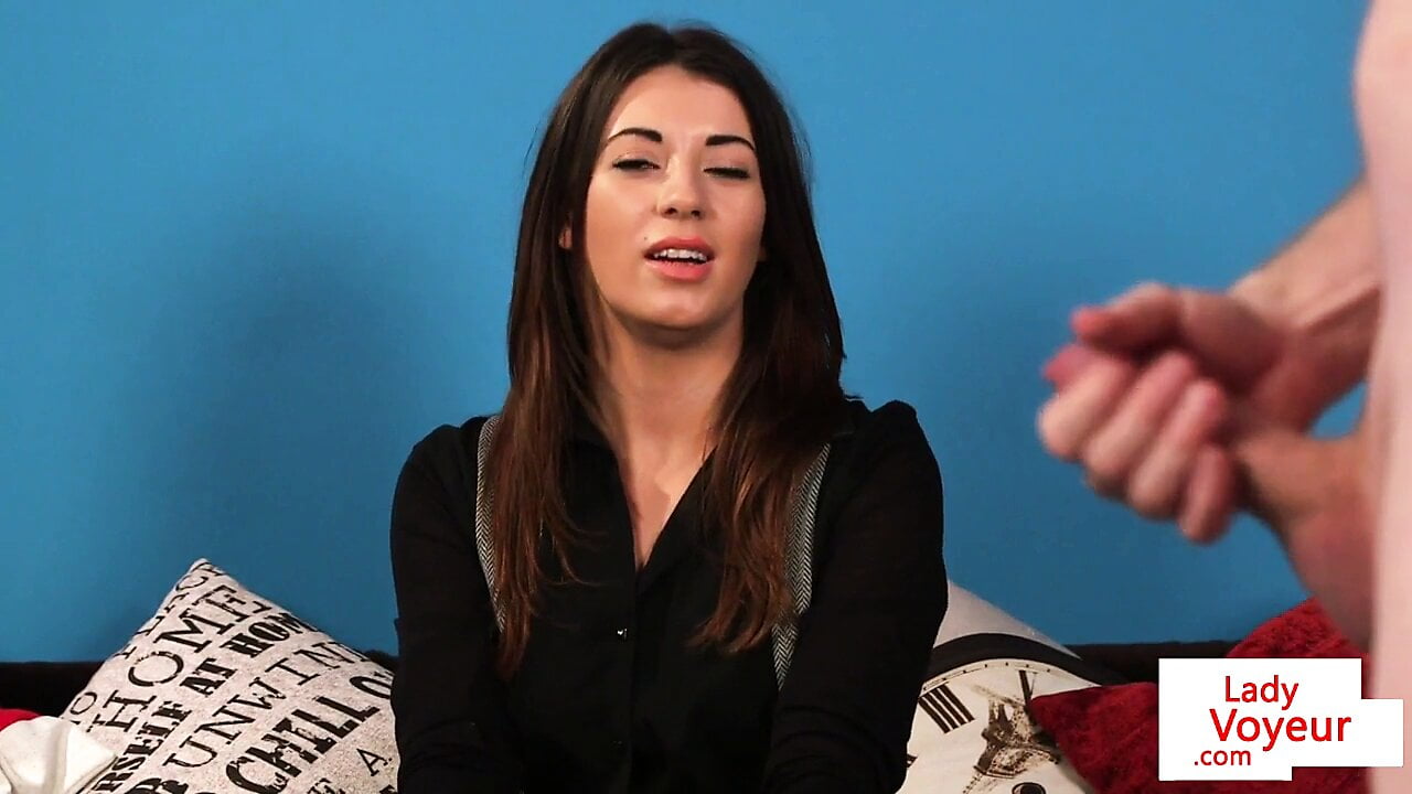 CFNM voyeur babe enjoys watching guy wank off