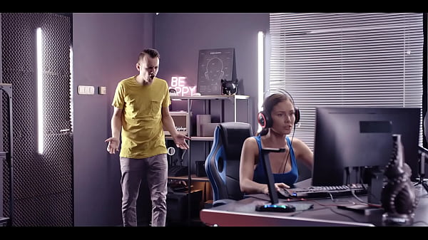 Gamer Girl Gets Banged After Time Freeze – LoL Match Turns Into Pussy Creampie And Cum In Mouth Lobby