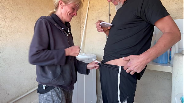 ACCIDENTAL HOMEMADE SEX WITH THE NEIGHBOUR – BLOWJOB AND DEEP THROAT IN THE LAUNDRY ROOM – CUM IN MOUTH